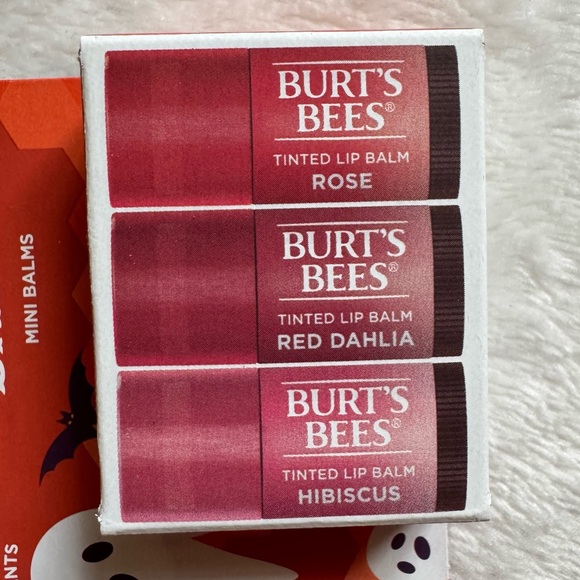 Burt’s Bees A lil Batty Mini Tinted Lip Balm Rose Hibiscus Red Dahlia - Picture 3 of 10